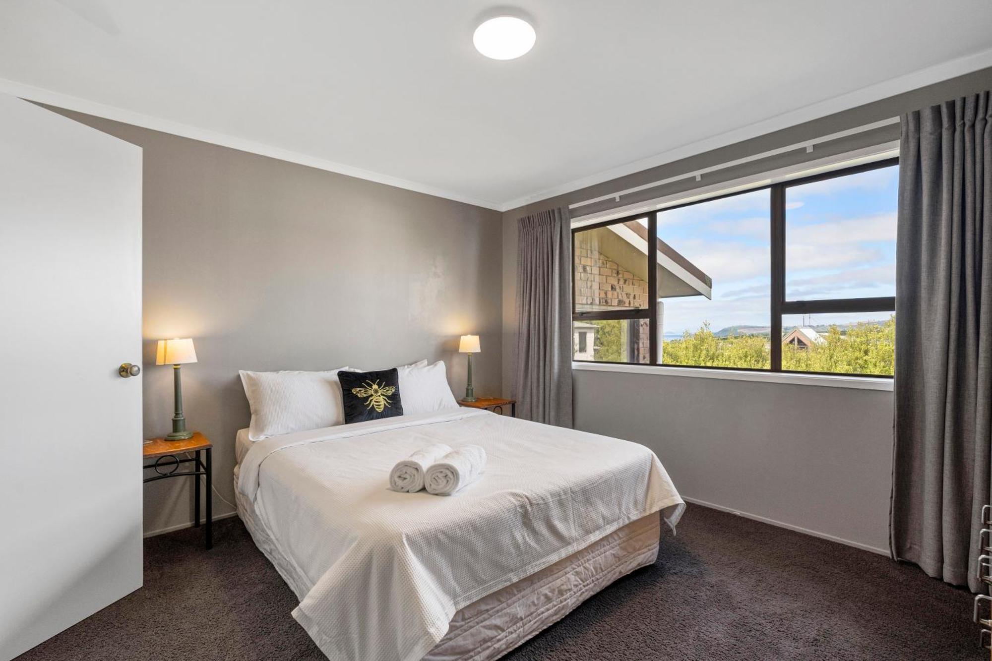 Ngaio Views - Lake Taupo Holiday Home Exterior photo