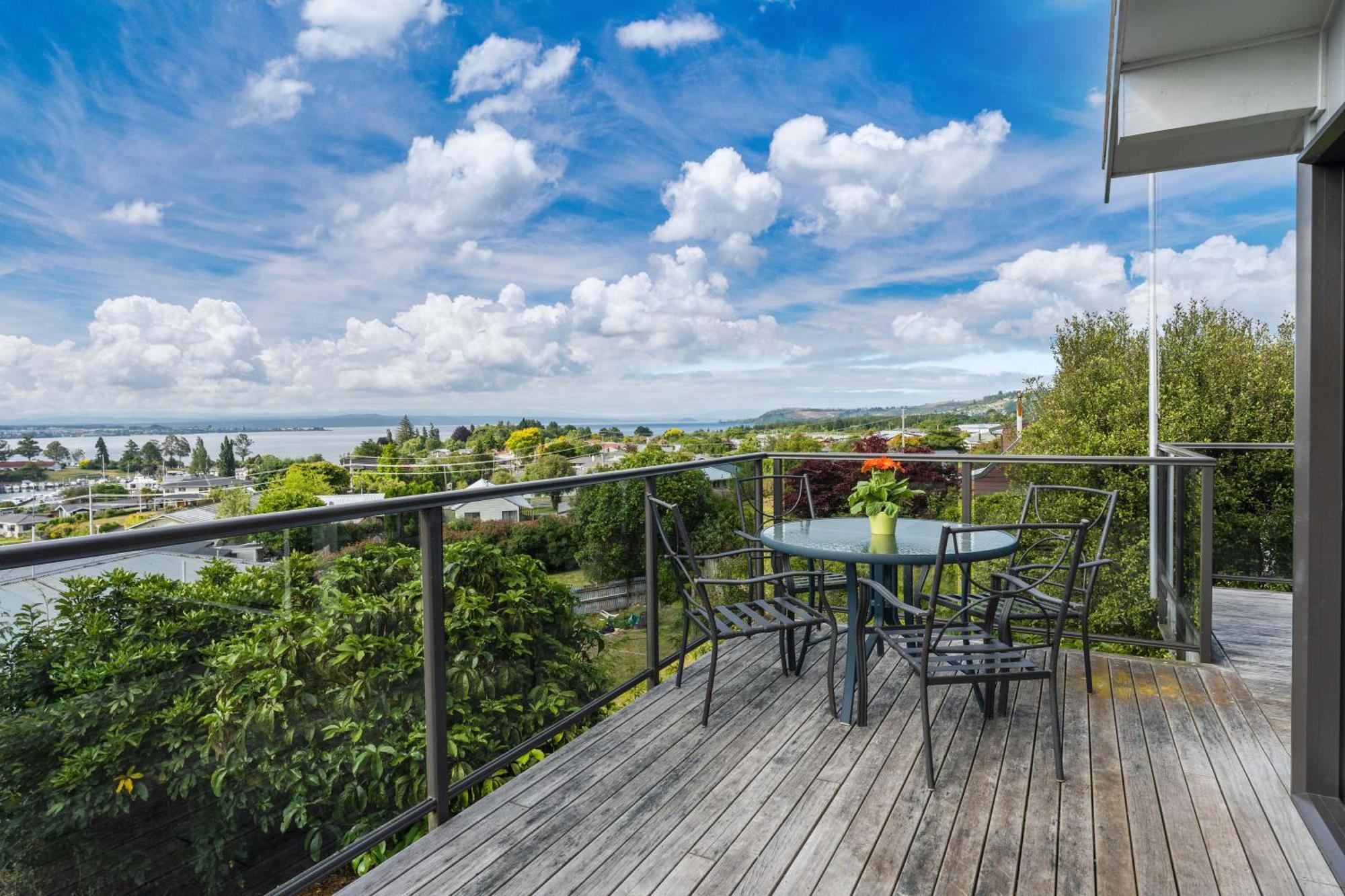 Ngaio Views - Lake Taupo Holiday Home Exterior photo